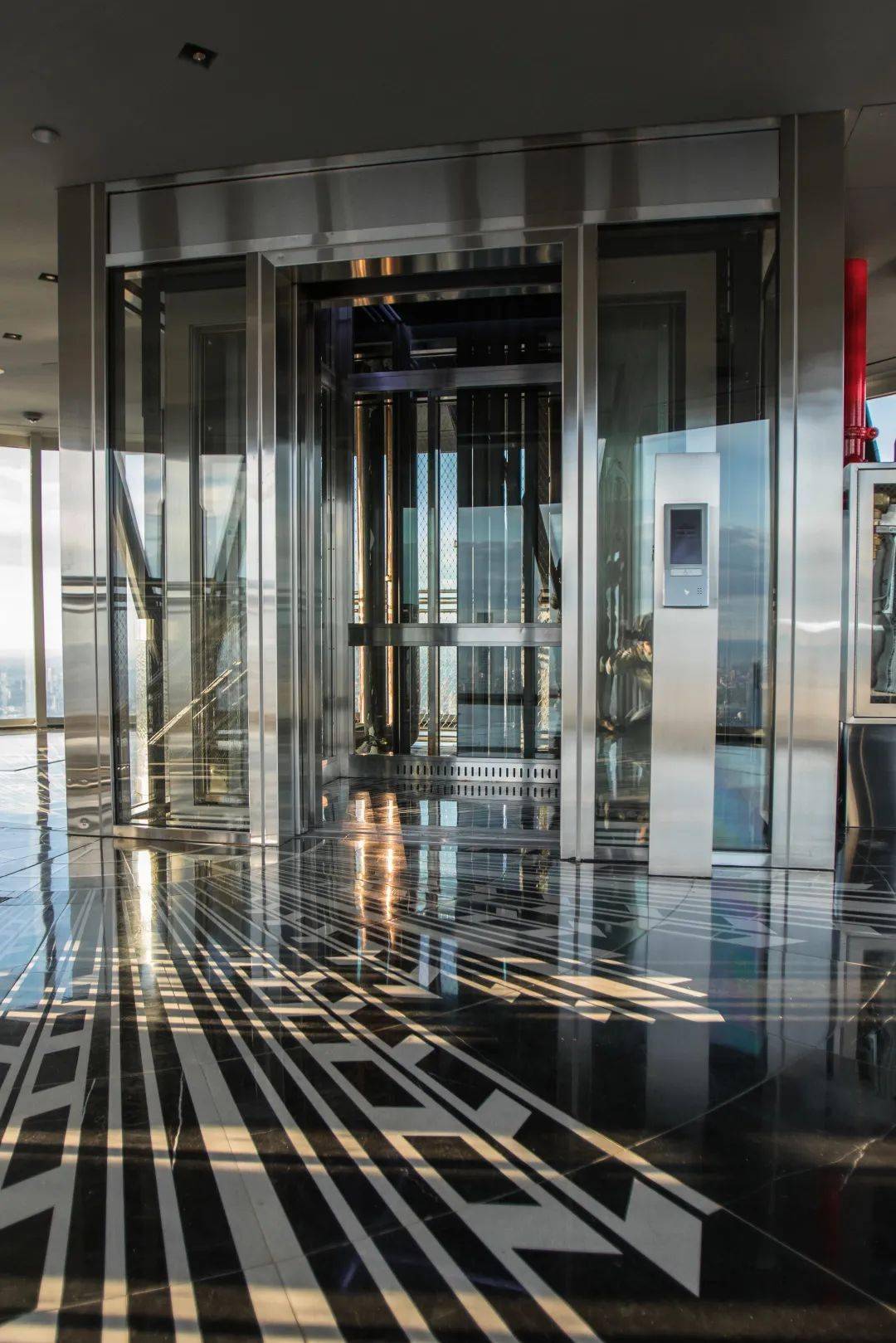 帝国大厦电梯图片