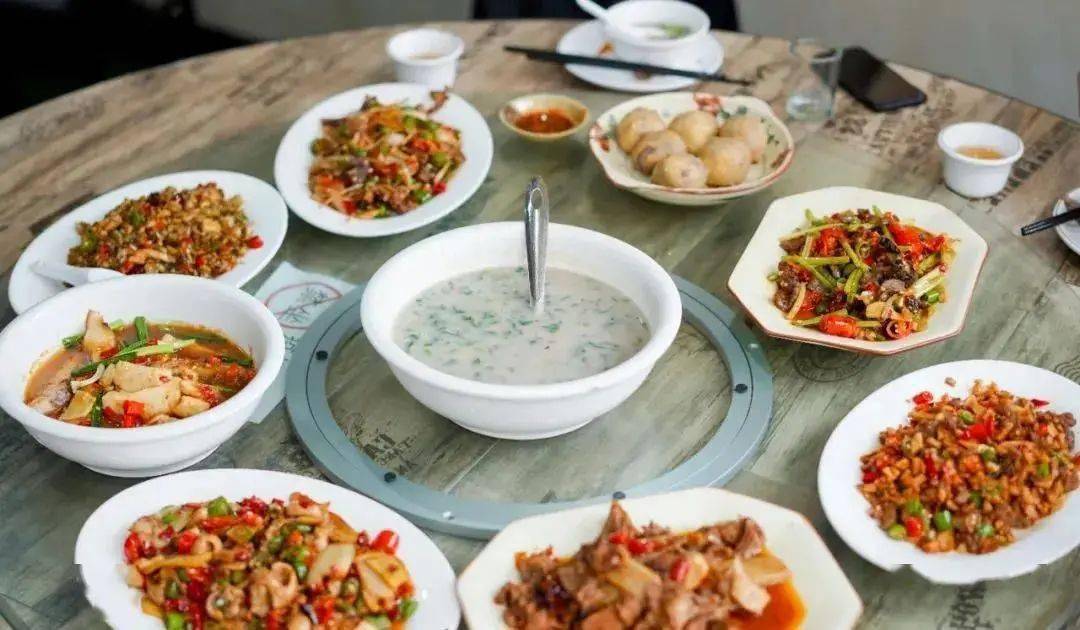 重庆辣子鸡,贵州酸汤鱼,陕西biangbiang面外地人的家乡食堂全在越秀