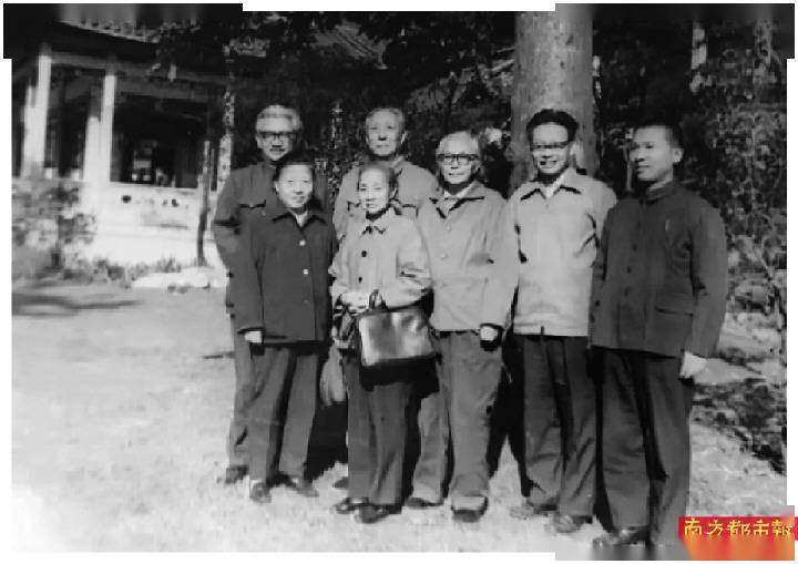 她曾和爱因斯坦同期在国际顶级期刊发表论文