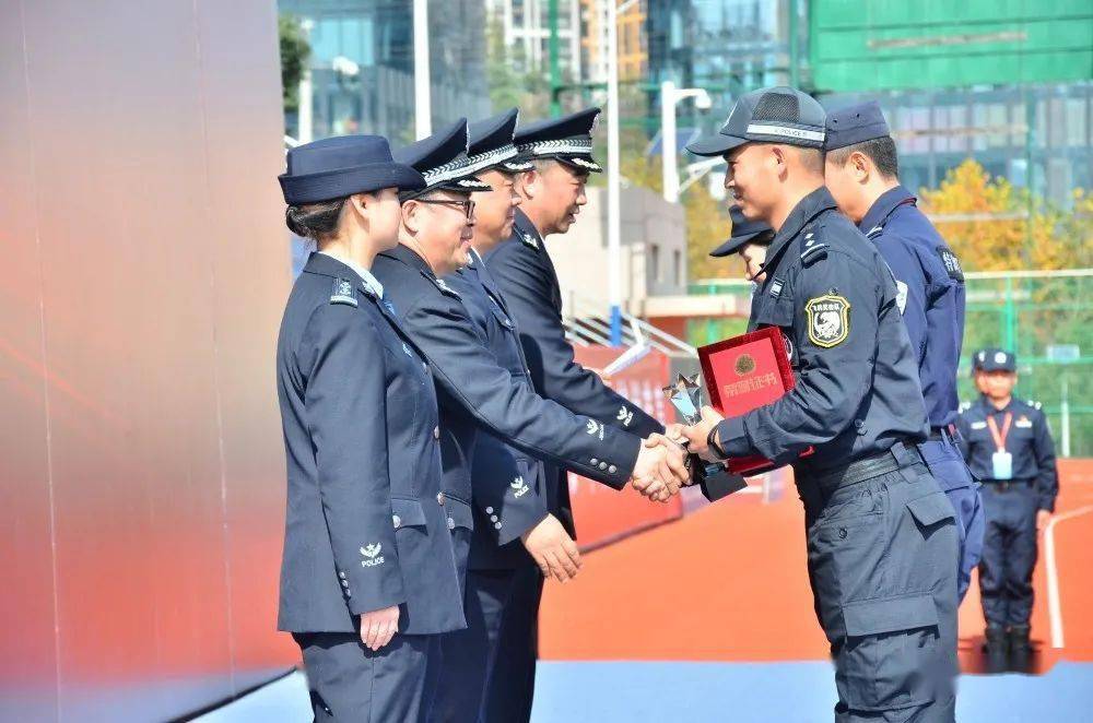 获奖名单团体名单贵阳市公安局特警支队:团体总成绩第一名铜仁市公安