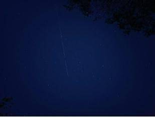 全球拍天宫丨冒着八级大风追“星”，只为留下天空最美的划线