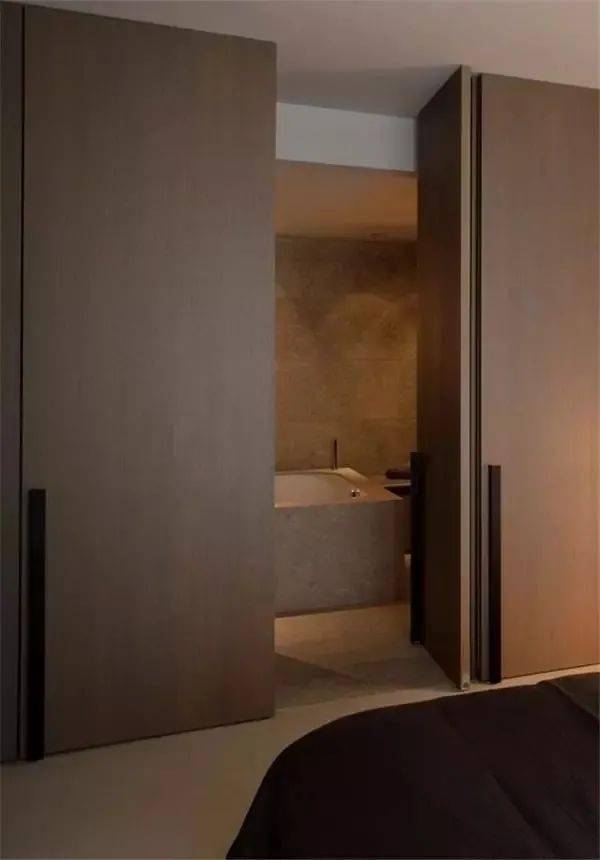 衣柜隐形门衣帽间,储物间等具有储藏功能的空间,是隐形门最常出现的