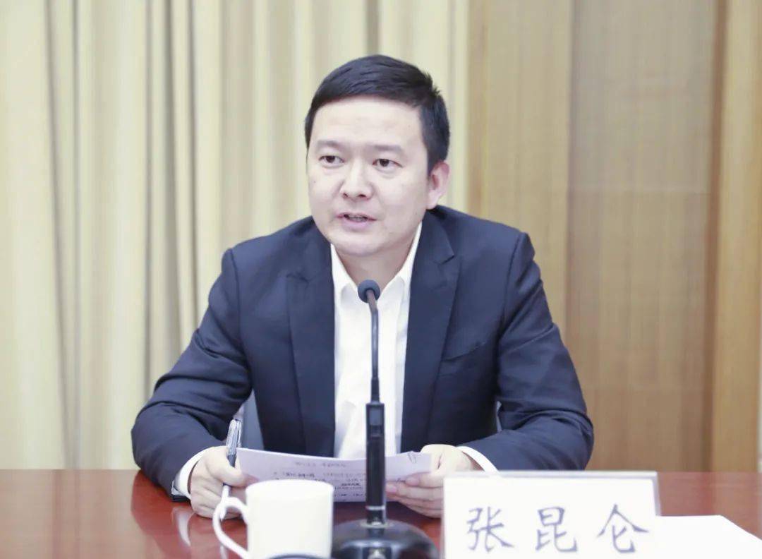 11月23日晚,诸暨市委召开市级领导干部会议,宣布浙江省委关于诸暨市