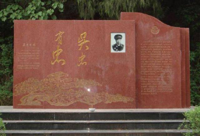 1990年,开国少将因车祸去世,58岁时仍持枪在丛林中保卫祖国_吴忠