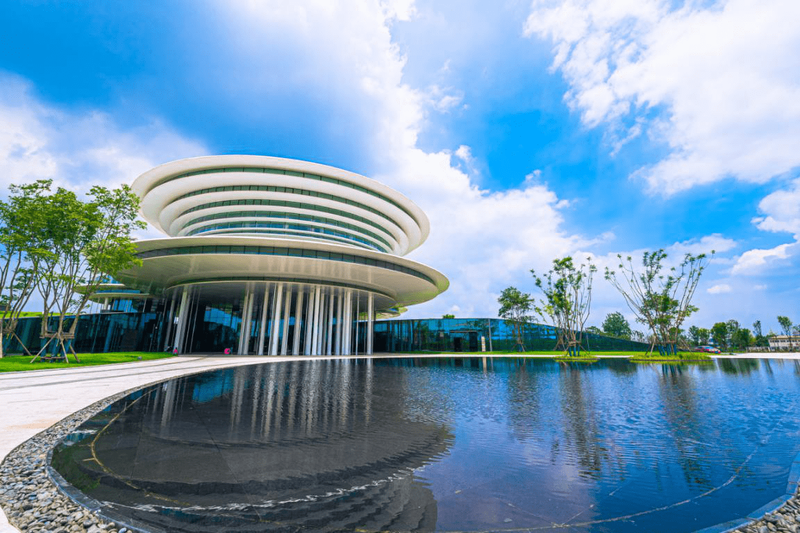 2020年,成都国际空港商务区实现营业收入90亿元,加快构建"百亿级"商圈