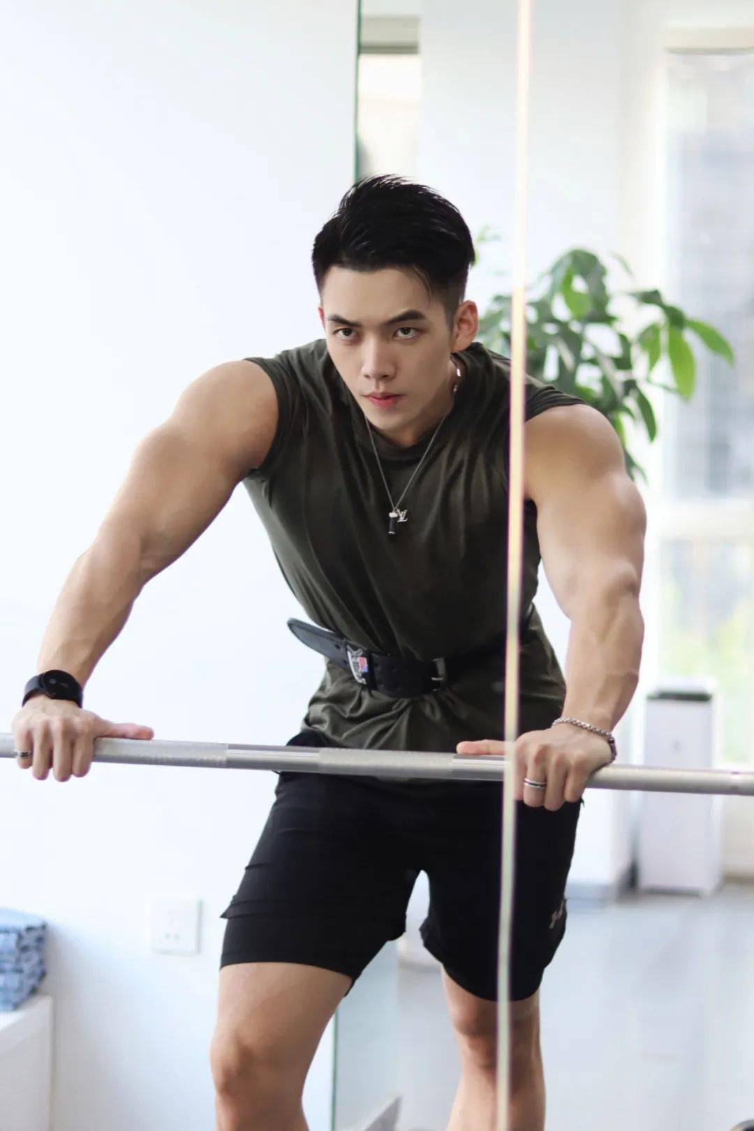 年龄:27星座:金牛座微博:叶子涵zion2021微博运动偶像,知名运动博主.