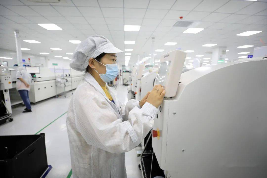 走进重点企业招商引资注入活力企业发展动力强劲