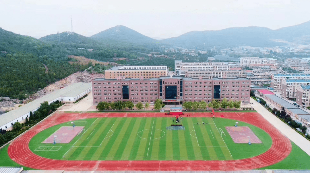 前程高中今年6月聘请原大连市第二十高级中学校长张启超担任校长后