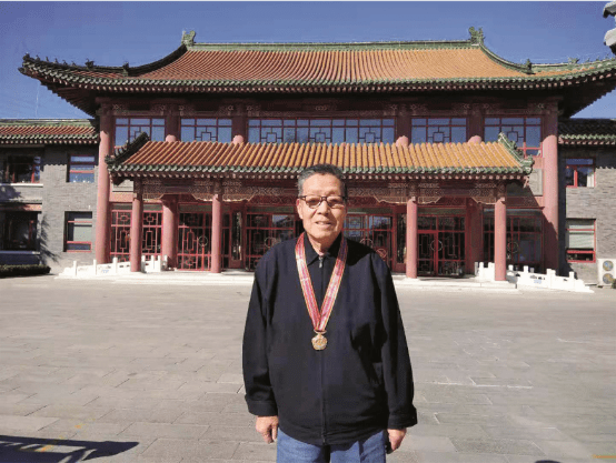 光荣在党50年张凤祥迎难而上才能取得好成绩