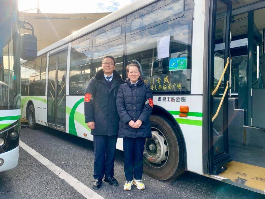 "谁能来帮帮我呀",近日,一名白发苍苍的八旬老人想要乘坐申川专线公交