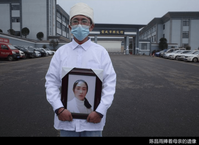 云南女子被家暴烧死丈夫已经被拘留如何解决家庭的伤痛