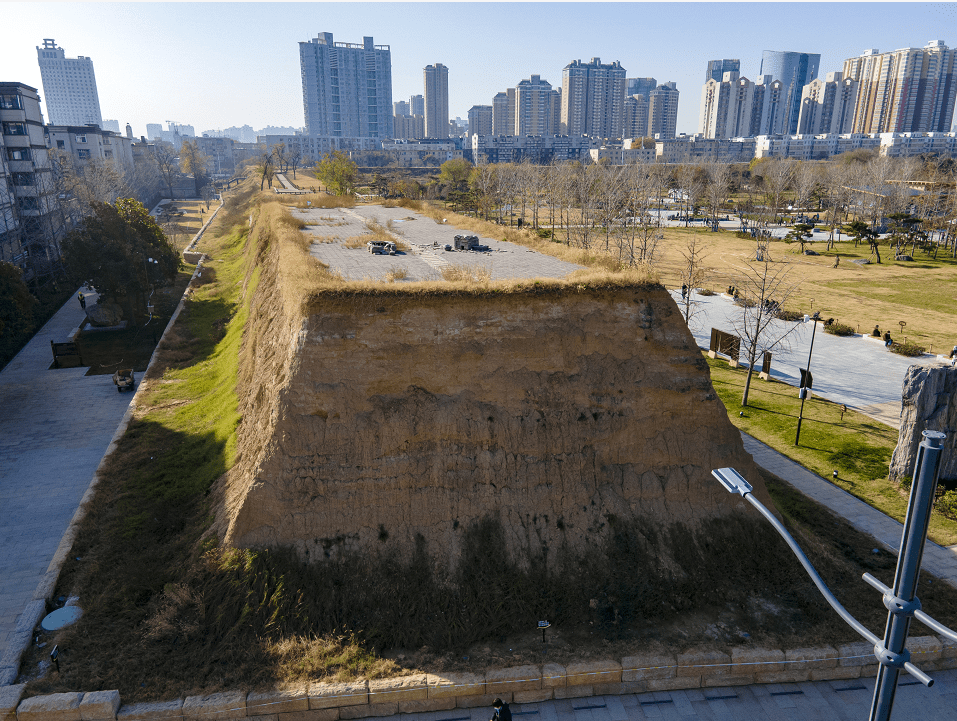 3600年后芳容再现,鸟瞰郑州商代都城遗址