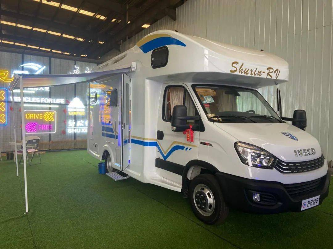 12.10 南京房车展:6座6卧还能k歌 这款舒欣无拓房车有点东西