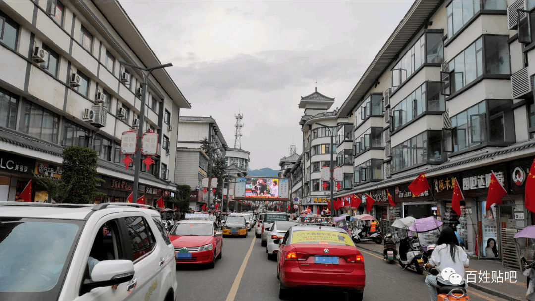 栾川步行街是逛街的地方,现在全是车,还危险!官方回应.