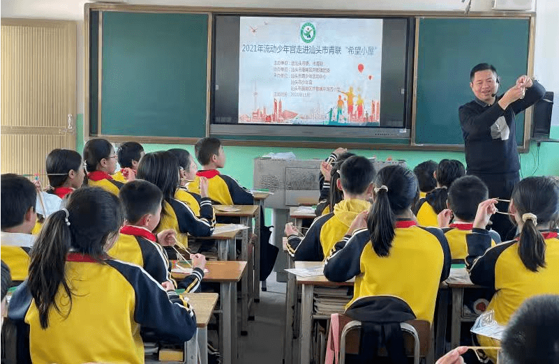 开启乡村孩子的梦想加油站井都镇平湖西小学青联希望小屋揭牌仪式暨