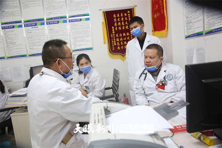 全省县级首列黎平县人民医院心脏复律除颤器aicd安装手术成功抢救围