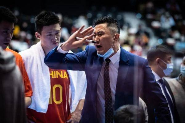 内外线|追光｜今晚5:35！中国男篮VS日本，期待世预赛二连胜！
