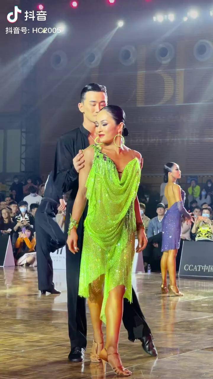 很多比赛都停了什么时候开赛再次感受现场的欢呼唐艺铭黄馨仪