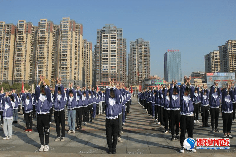 武冈市蓝深学校举行大型手语操表演