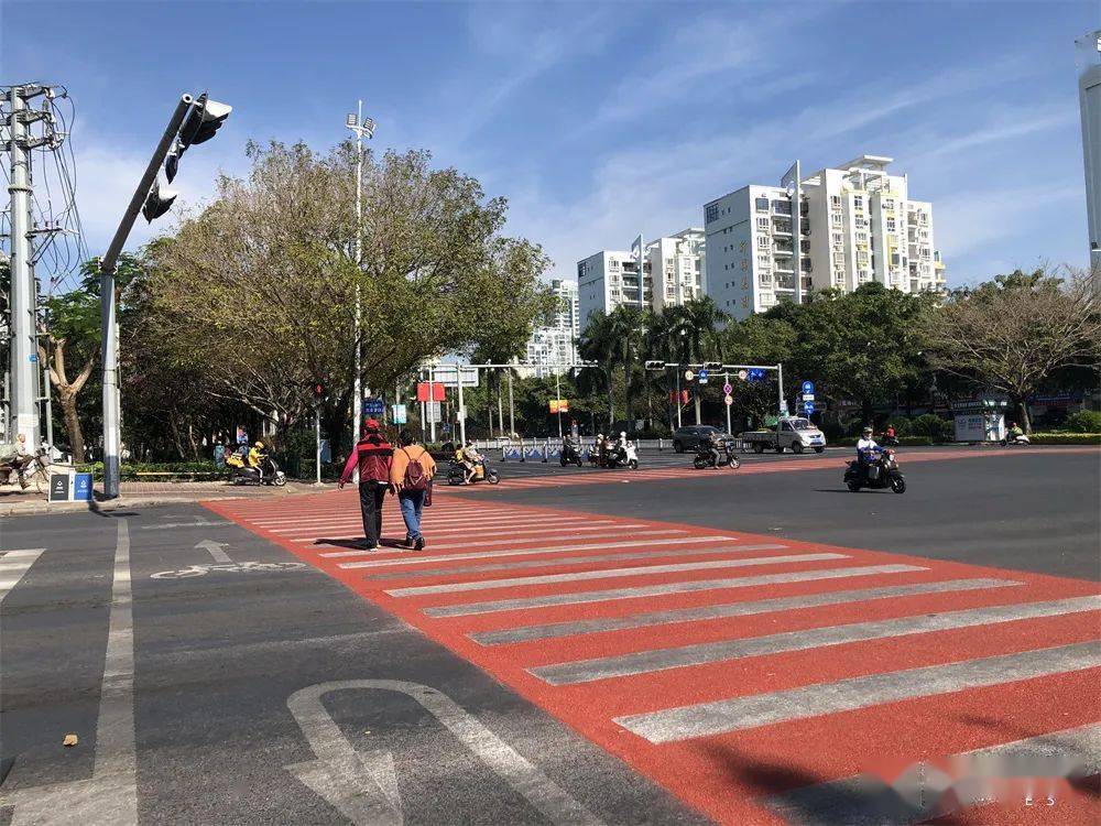 北海的人行道"红"了!_沥青_重庆路_路口