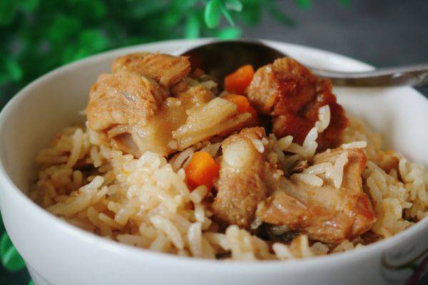 电饭煲焖饭要加什么料 5d555489cf6d40179281e70bd93deab2.jpeg