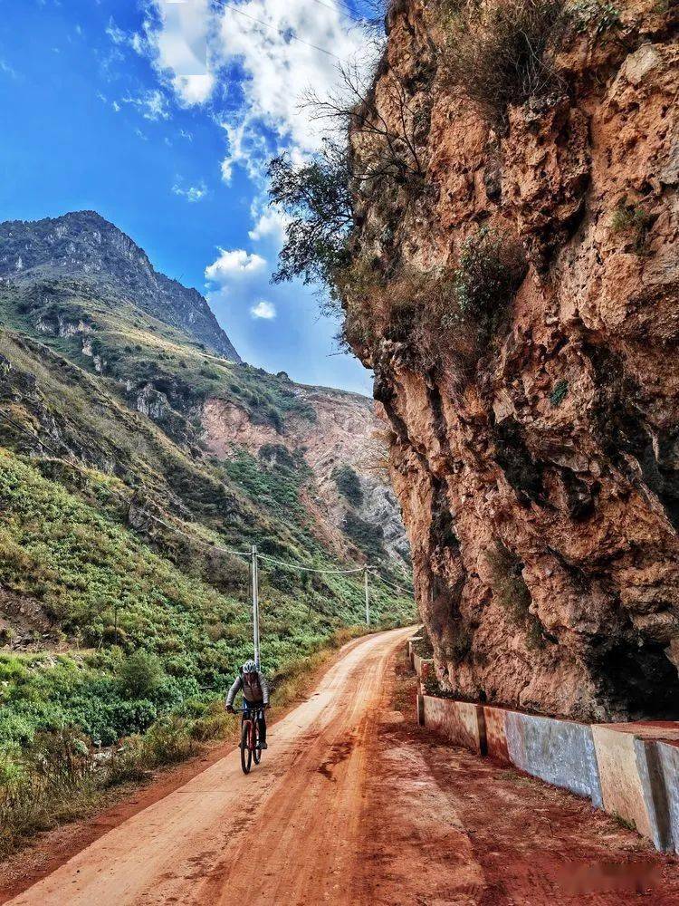 富民大山坡连坡,巴掌岩上风车转_螳螂_海子_金铜