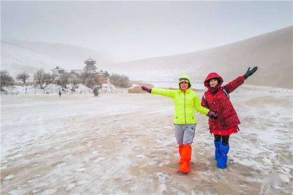 景区|雪落大漠，沙雪交融！敦煌又迎浪漫飞雪