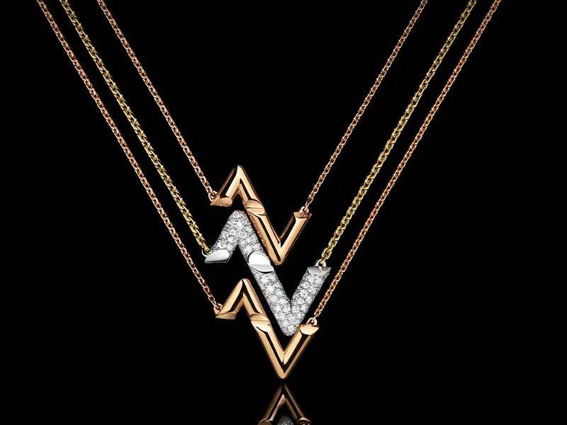 到但又不可分割的方式探索光线、空间和韵律，诠释字母符号的别致美感。展开全文lv volt 高级珠宝系