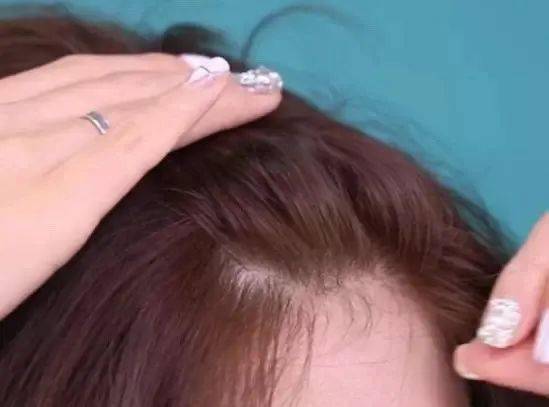 发辫长发妹妹不能错过的清爽丸子头教程！