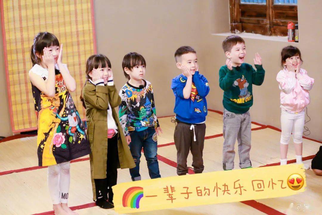 陈小春|吴尊晒《爸哪》三家重聚照！4年后萌娃长相变化大，杜江一家缺席...