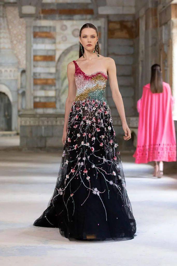 秀场【秀场】2022 春夏成衣系列 – GEORGES HOBEIKA