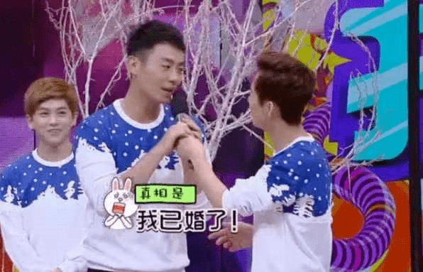 何炅抱李湘视频 70a9cb19990446ec8a1ce0a5556a422a.png