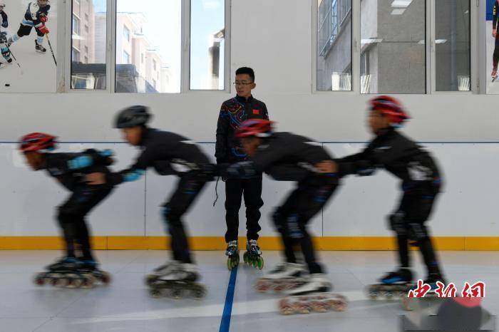 河北兴隆：冰雪运动“点燃”冬日激情