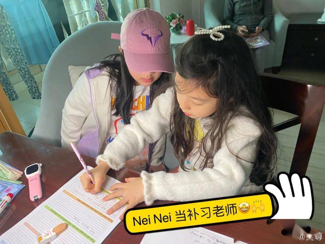 陈小春|吴尊晒《爸哪》三家重聚照!4年后萌娃长相变化大,杜江一家缺席...