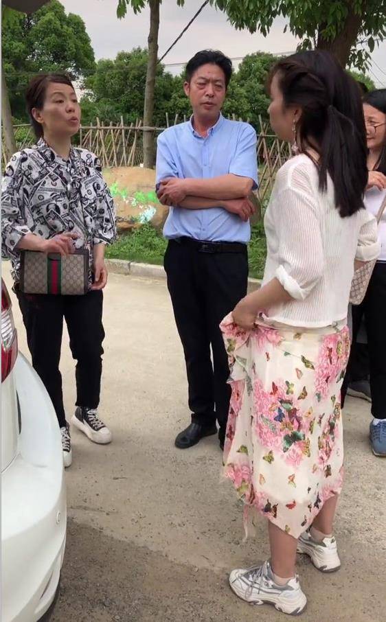 田静弟弟晒照,郭威,舅舅,奇奇脸相似,网友评论是一家人