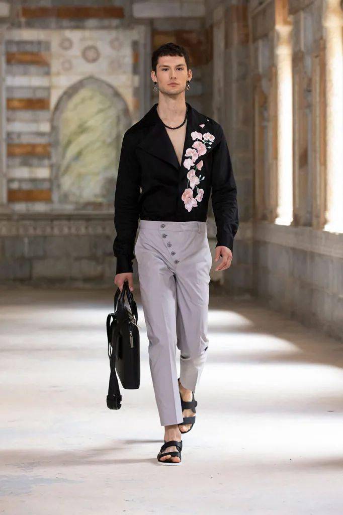秀场【秀场】2022 春夏成衣系列 – GEORGES HOBEIKA