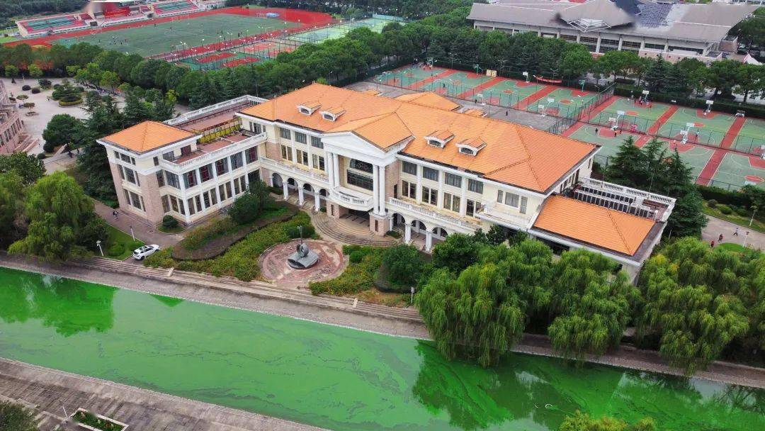 知识的天梯赵朱木兰图书馆一人一书一世界(左右滑动图片完成拼图)第三