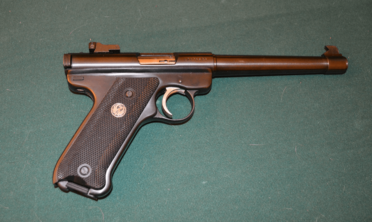 鲁格外加柯尔特伍德斯曼手枪的外形,制造了他们公司第一款手枪,儒格mk