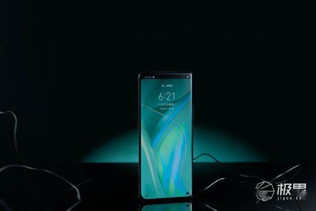 荣耀60 Pro上手体验：又帅又能打！支持AI手势隔空换镜，新一代Vlog神器售价2699起