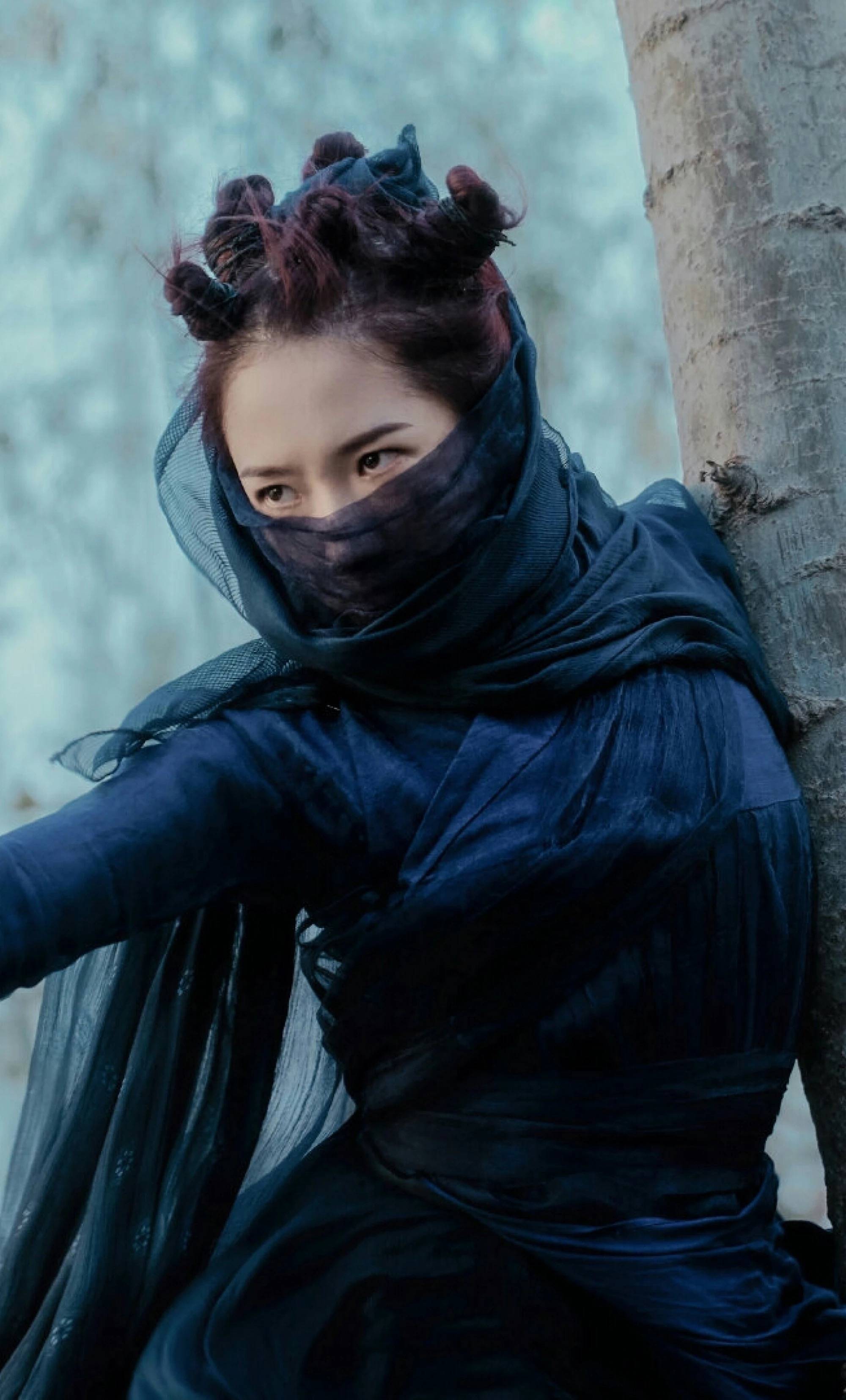 孟美岐和李沁同台宣传新电影,感觉无论戏里戏外都被李沁艳压