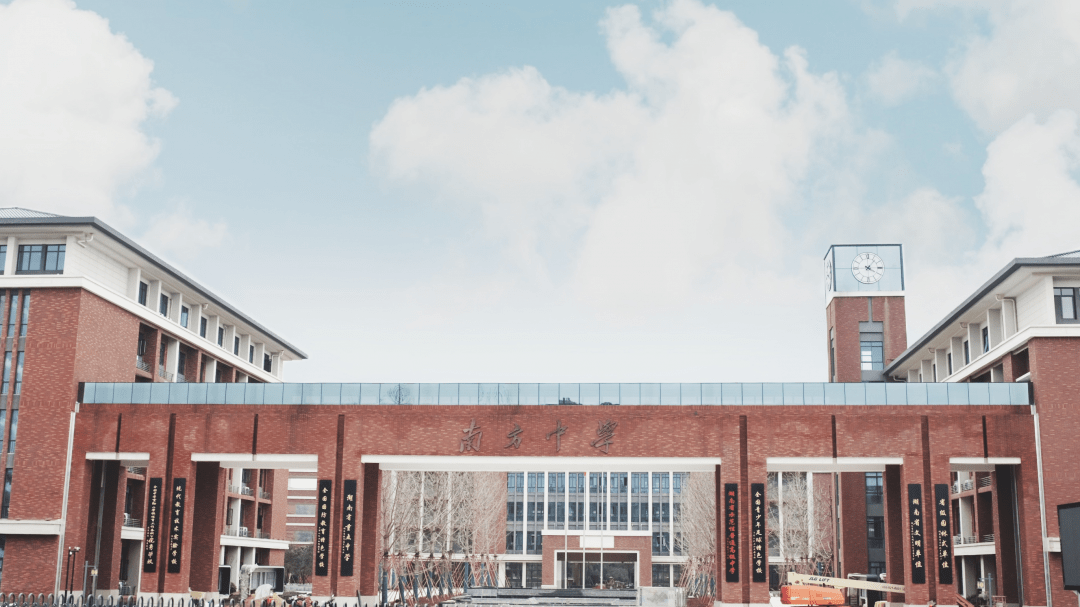 株洲市南方中学迎来2021级高一新生报到_家长_工作_廖梓成