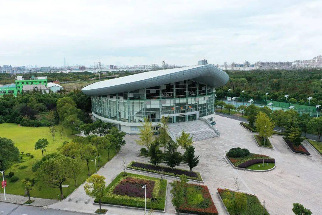 馆(左右滑动图片完成拼图)第五关点击查看原图散发着行政楼独有的气息