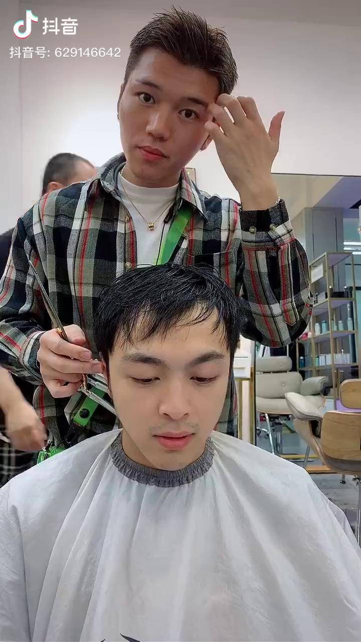 发际线上移锡纸烫拯救一下上海黄浦男士短发发型眉形设计修剪