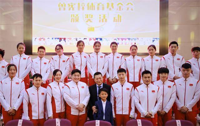 東京|2520萬港元！曾氏基金重賞中國東奧冠軍團，富商兒子開心合影馬龍