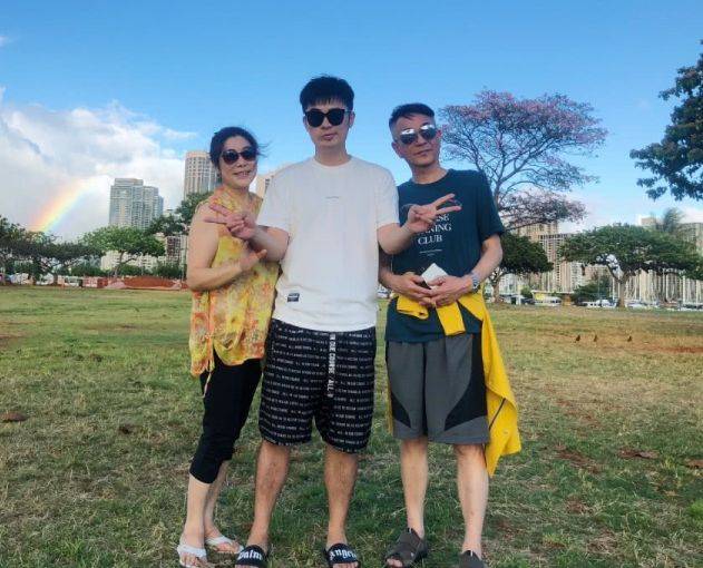 陈赫母亲庆祝儿子36岁生日,妈妈打扮富贵气质好,还是陈凯歌表妹_照片