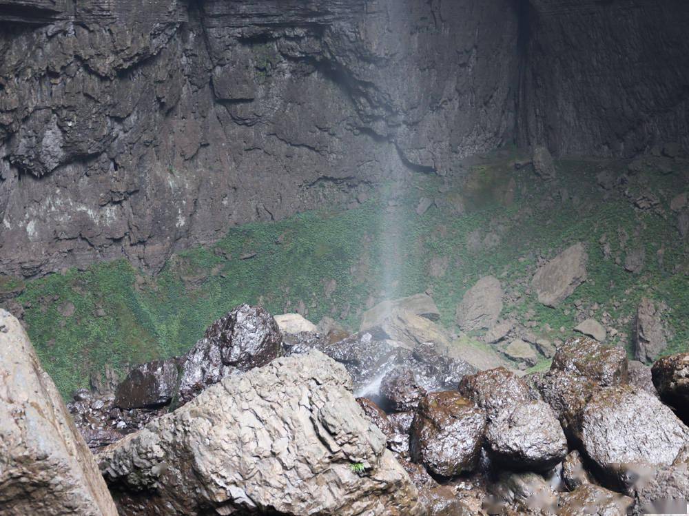 硝洞岩瀑布乐山探险好去处人少精美空气好