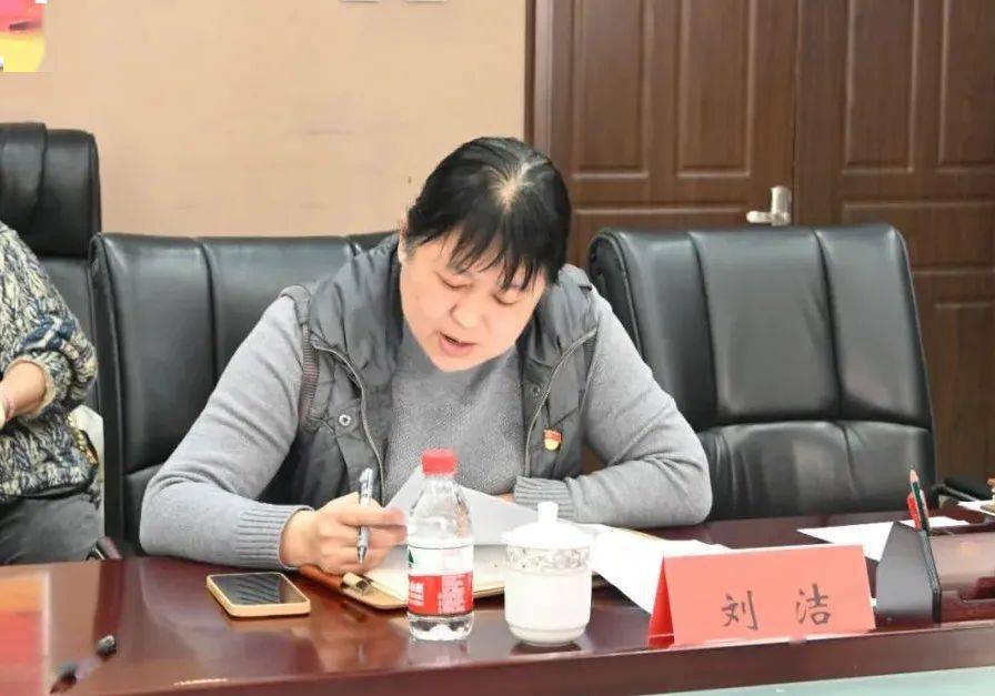 随后,由两名入党介绍人孙京同志,贺学军同志分别对段萌同志在考察期内