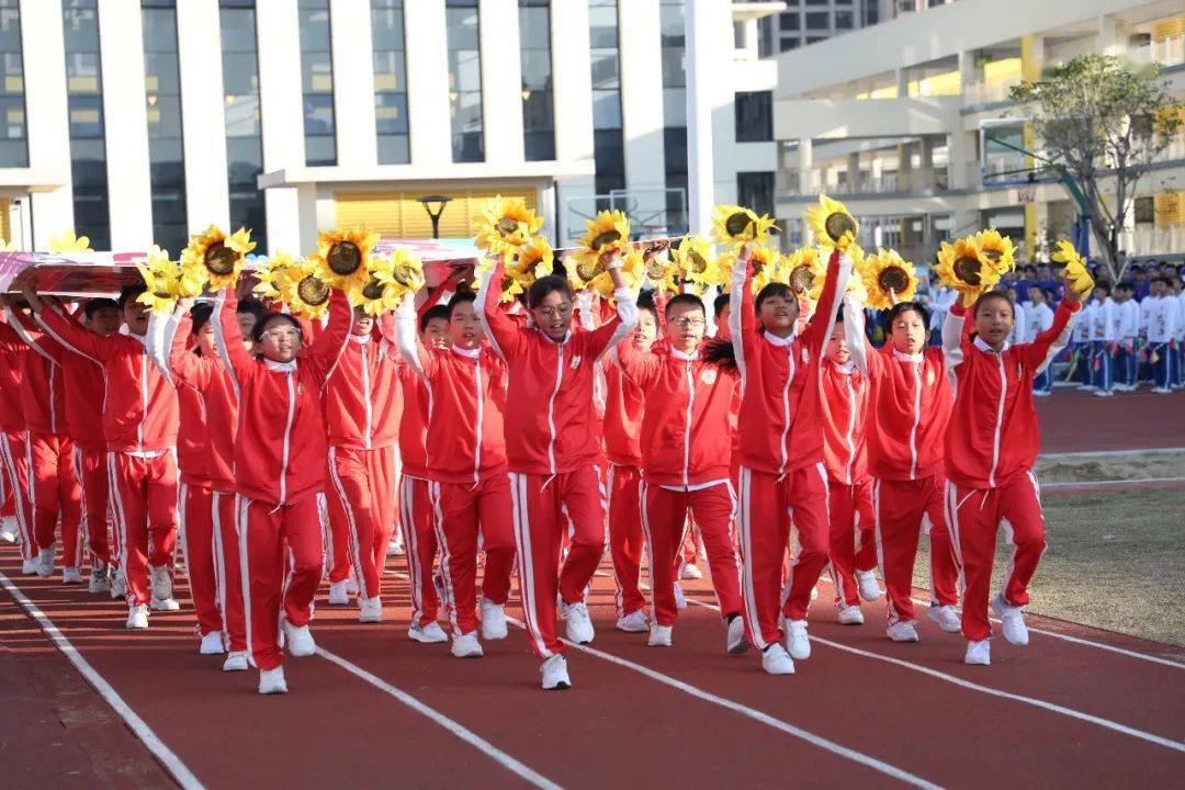 中山华附小学校区运动会入场式!