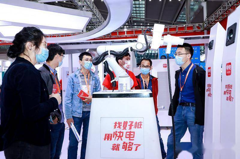 深圳充电桩展CPTE开展，迷你充电站、移动充电机器人亮相