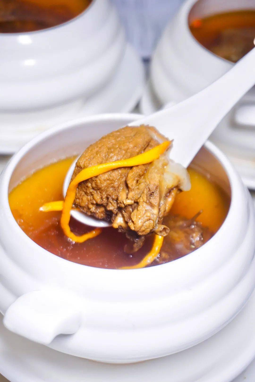 78虫草花炖水鸭餐厅贴心的为每位宾客准备了一碗广东时令养生汤